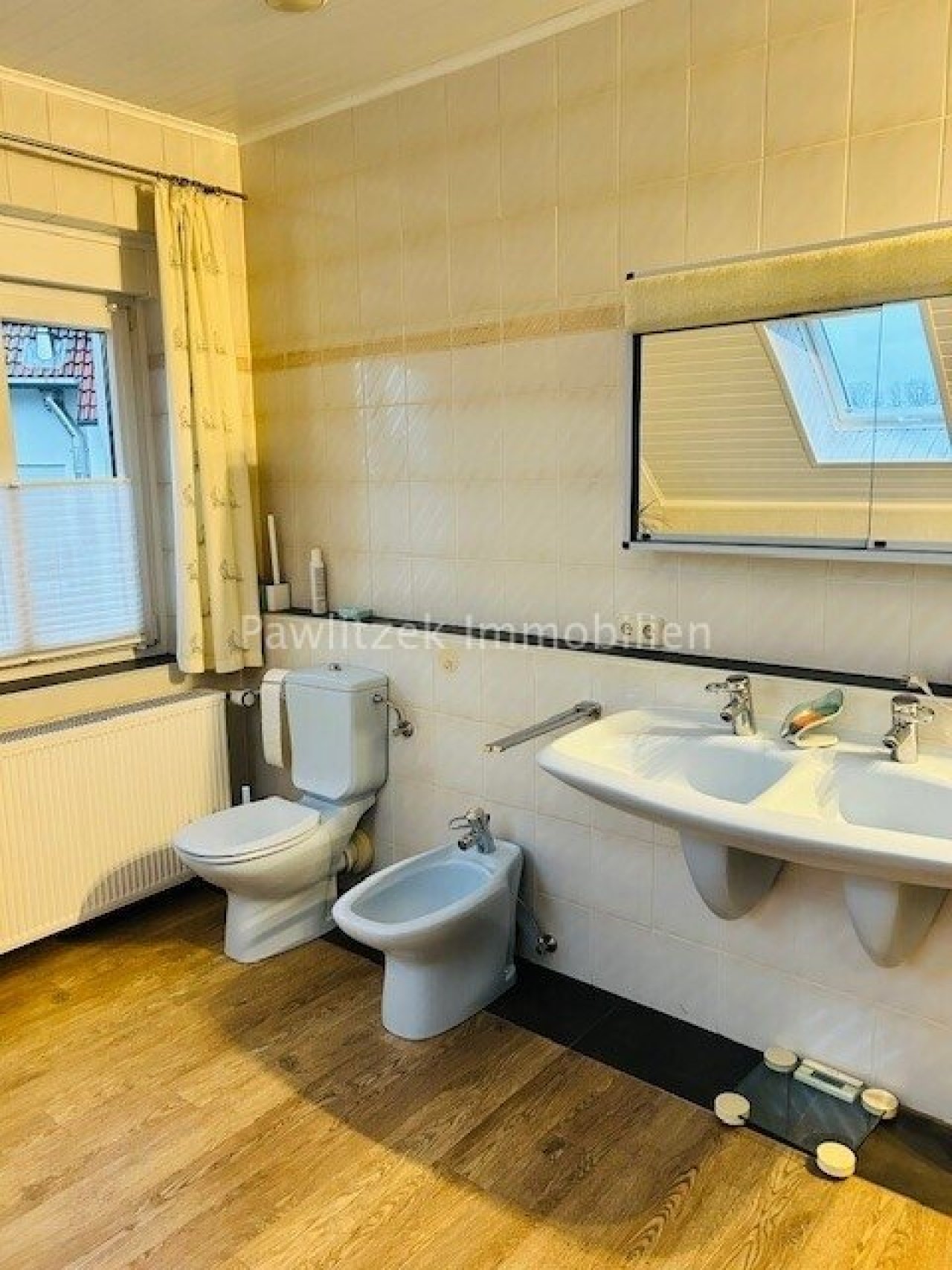 Bad Wohnung 1 Dachgeschoss Bad Wohnung 1 Dachgeschoss